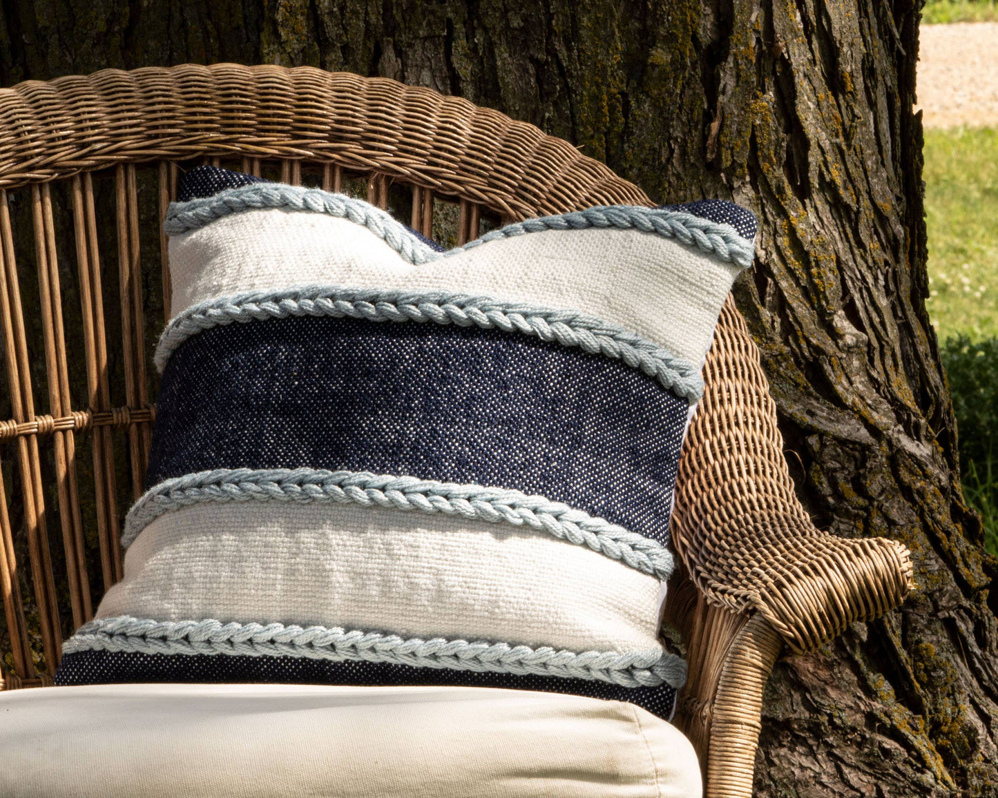 20X20 Hand Woven Outdoor Cindy Pillow